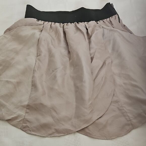 Wilfred Gray and Cream Silk Garment - Picture 15 of 16